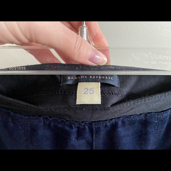 Banana Republic denim leggings in a dark wash - Picture 5 of 6